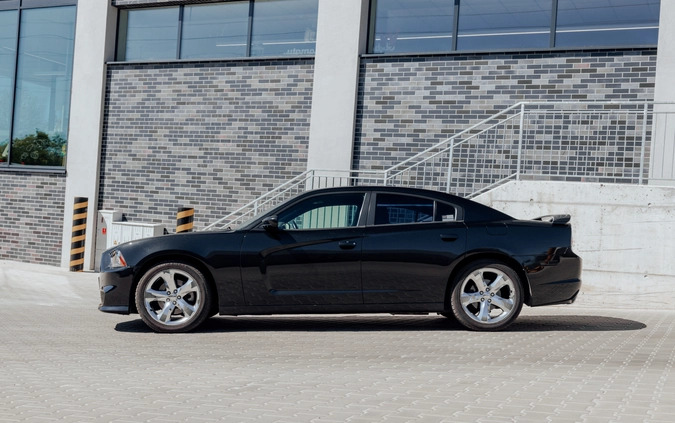 Dodge Charger cena 71000 przebieg: 211000, rok produkcji 2013 z Witkowo małe 232